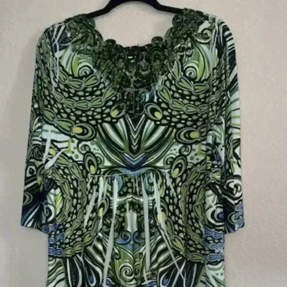 One World‎ Tunic - Picture 3 of 5